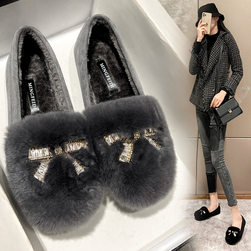 Zapatos de felpa para mujer ropa de invierno plana 2023 nuevos zapatos de guisantes con hebilla de diamantes de imitación zapatos de mujer de celebridades de Internet forrados de lana más el tamaño 41-43