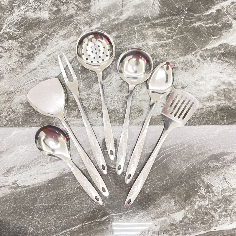 Juego de 7 piezas de acero inoxidable para cocina - Incluye espátulas, cucharones, colador y tenedor - Diseño colgante - Para uso doméstico y profesional