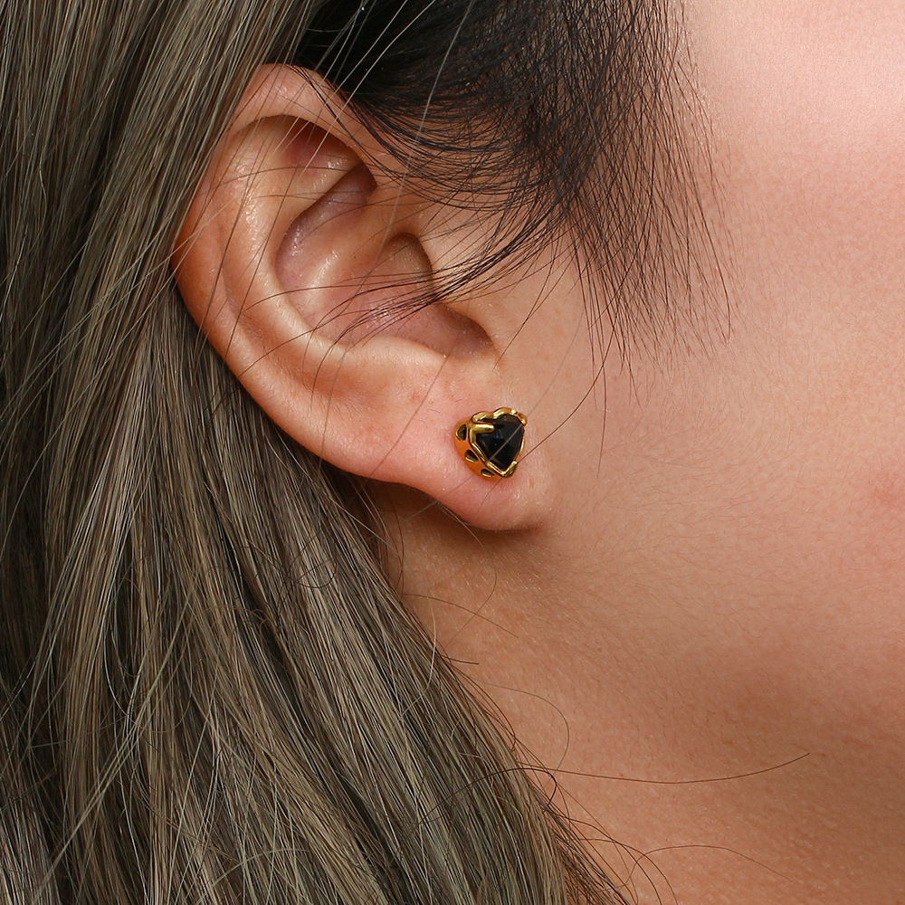Fashion Simple Womenu0027s 18K Gold Plating Heart-Shaped Zircon Stainless Steel Stud Earrings