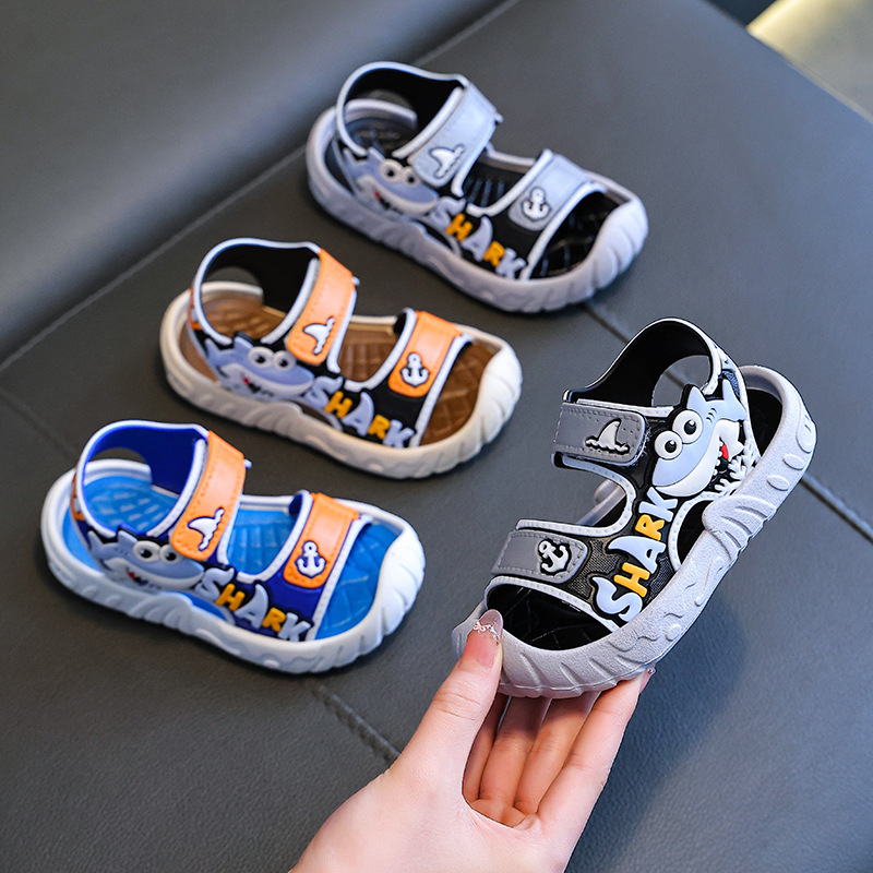2026 verano nuevas sandalias para niños niños de dibujos animados tiburón sandalias antideslizantes con suela suave zapatos para bebés pequeños image 1