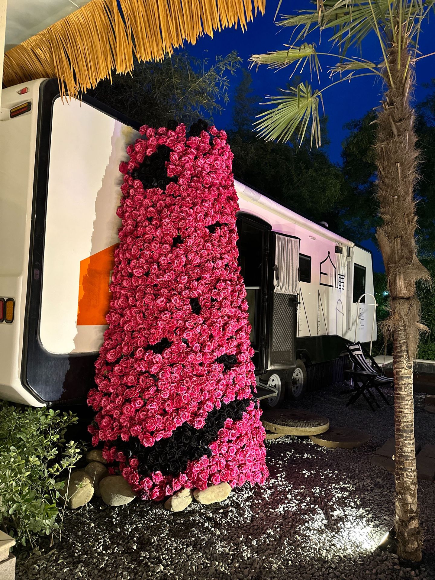 弗洛伊德玫瑰瀑布仿真花活动布景商场美陈网红打卡玫瑰花墙假花详情12