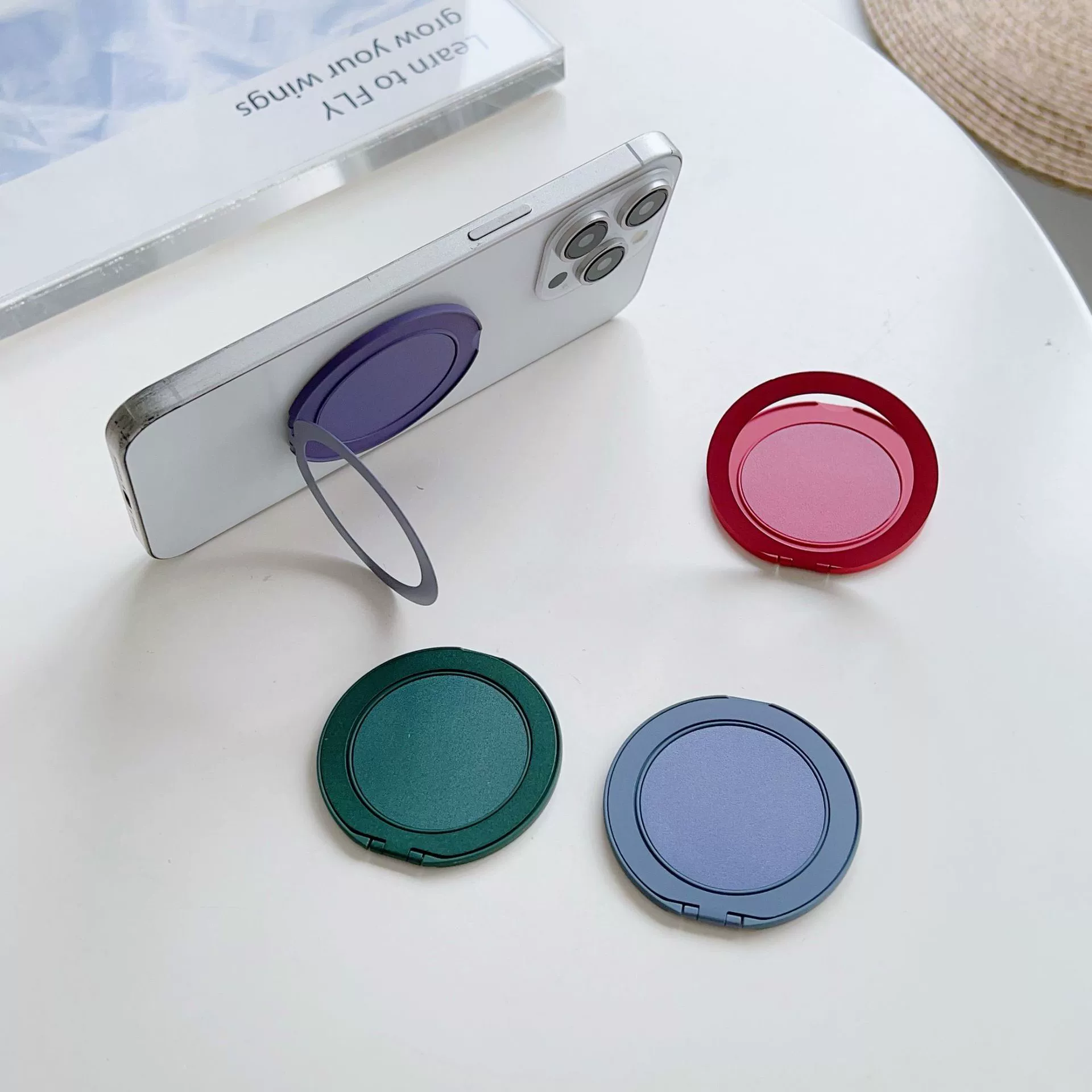 Магнитный поворотный держатель для телефона на 360 градусов с клейкой основой, практичный складной кольцевой держатель-подставка с наклейкой на заднюю панель