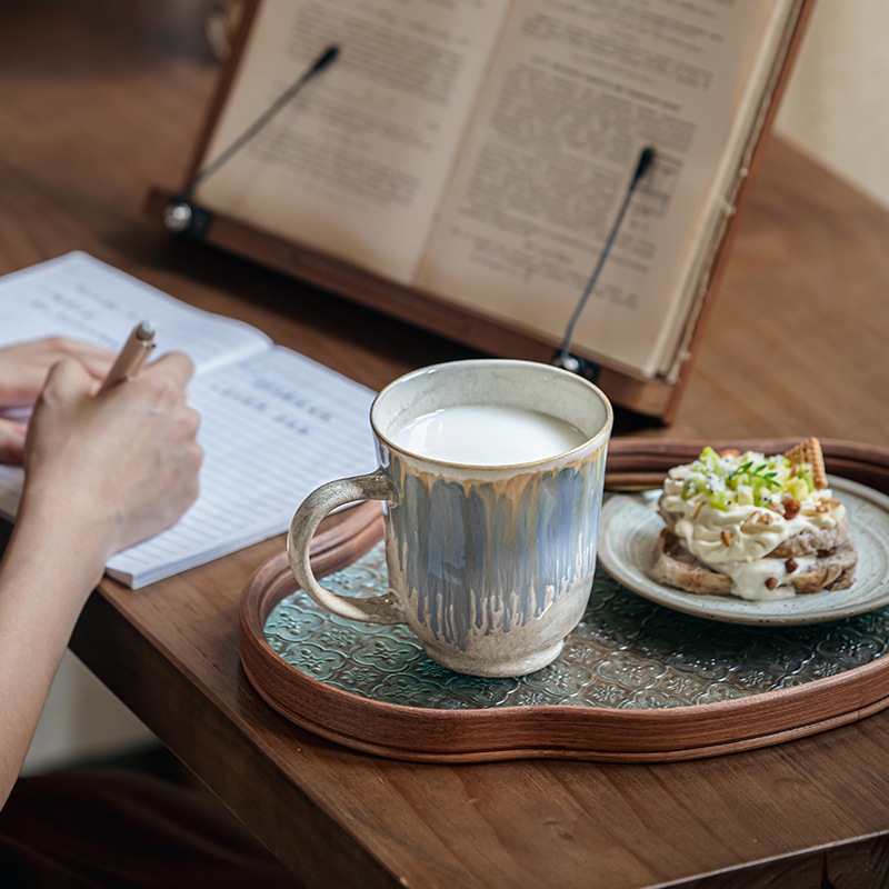 Taza súper hermosa Taza de pie alto irregular Taza de agua de oficina grande Taza de café de cerámica de exportación transfronteriza