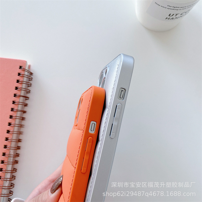 Funda para iPhone 17 estilo chaqueta de plumón, compatible con iPhone 16 Pro Max, sensación de alta gama, diseño simple para iPhone 14, funda protectora anticaídas para iPhone 15.