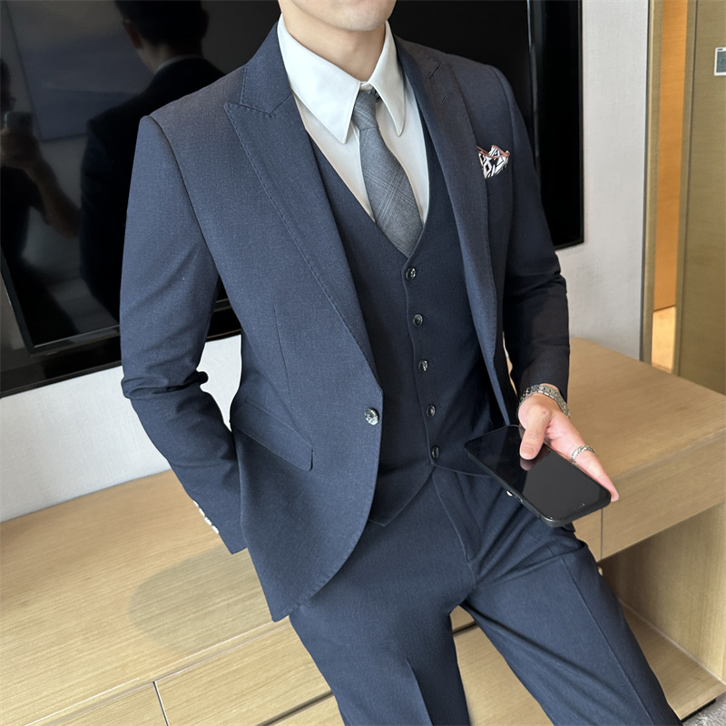 Modern geschnittener Herrenanzug | 3-teiliger Business-Anzug (Blazer, Weste & Hose) | Für Hochzeiten, Bräutigame und festliche Anlässe | Knitterarmer Stoff_voghion.com
