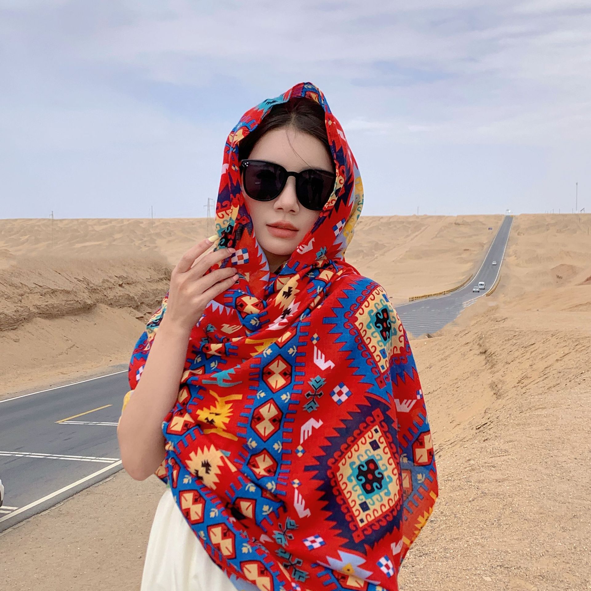Retro estilo étnico rojo bohemio geométrico impresión viajes protector solar chal de algodón y lino sensación exterior bufanda para las mujeres