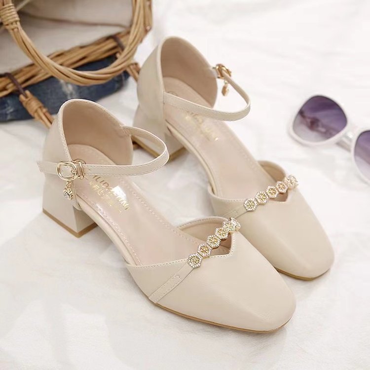 Sandalias Baotou Temperamento femenino 2024 Primavera y verano Nuevo estilo de tacón grueso con tacones altos de estilo de hadas de todo fósforo Zapatos individuales huecos