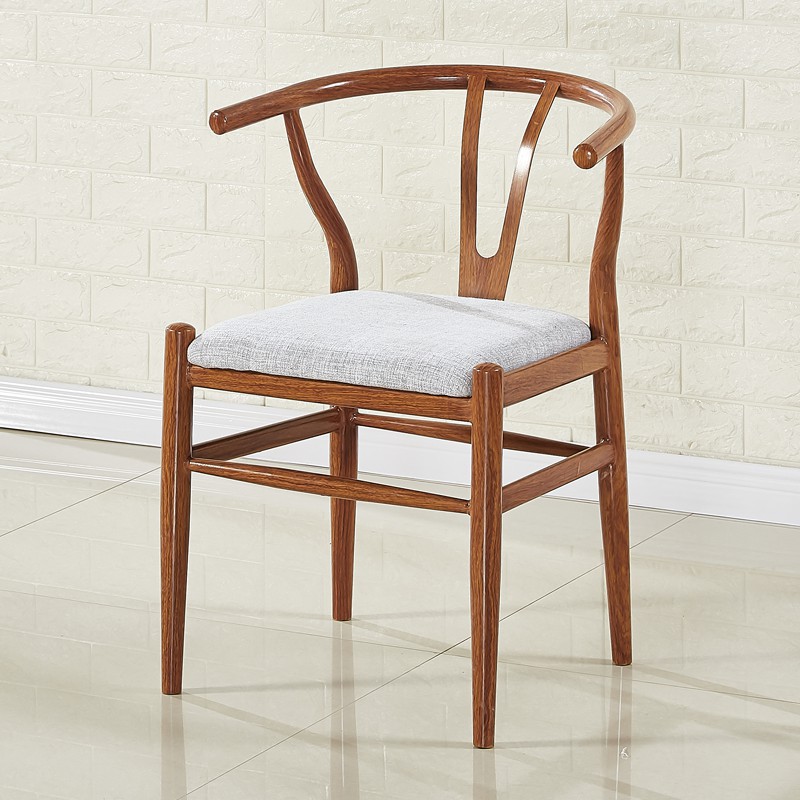 회색 움푹 패인 어두운 나뭇결 철제 태시 의자 강화 버전