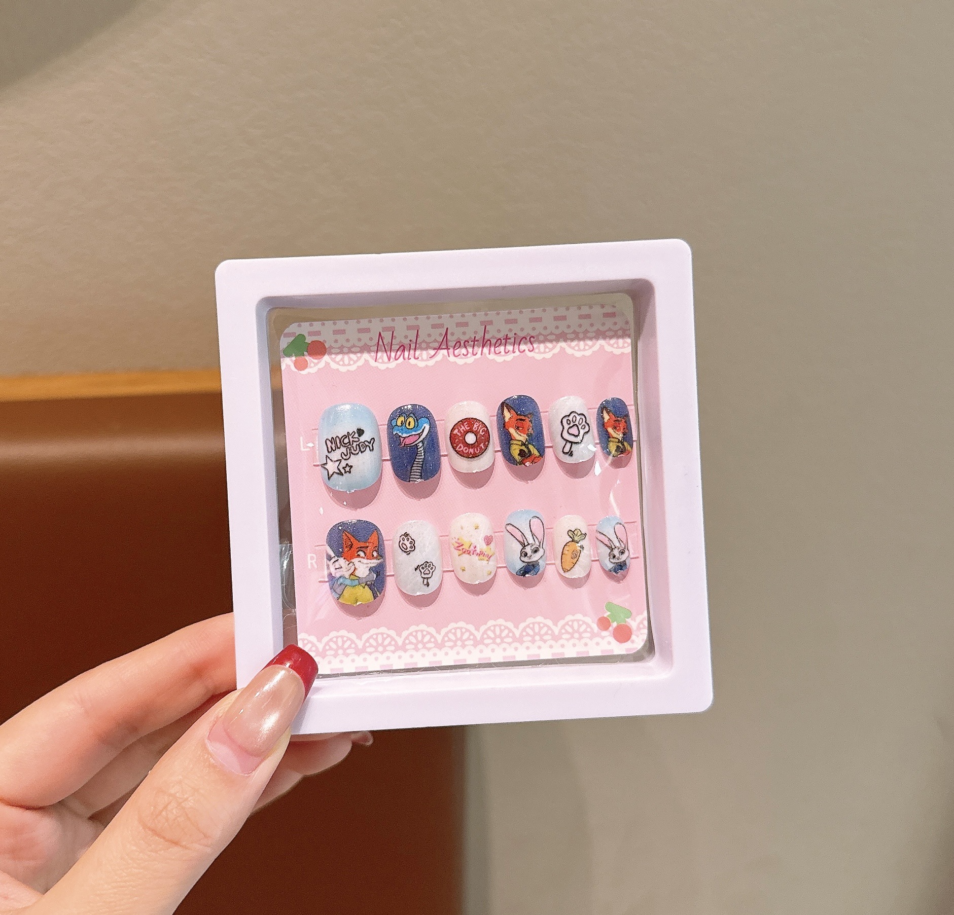 Uñas postizas removibles para niñas, en caja, con diseños de dibujos animados, pegatinas de uñas exquisitas, piezas de uñas.