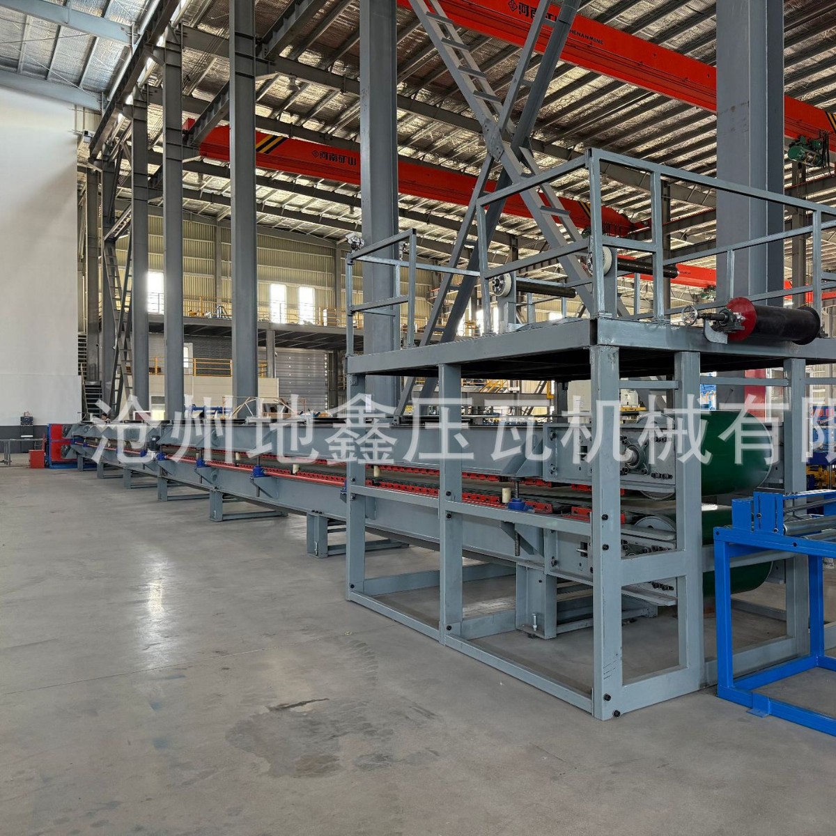 聚氨酯泡沫金属雕花板设备 弹涂纹压花机 彩钢建筑装饰 地鑫机械