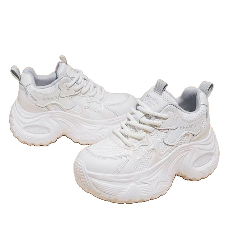 2026 verano nuevos zapatos de papá zapatos de altura de suela gruesa zapatos blancos pequeños zapatos deportivos casuales de malla zapatos transpirables de mujer