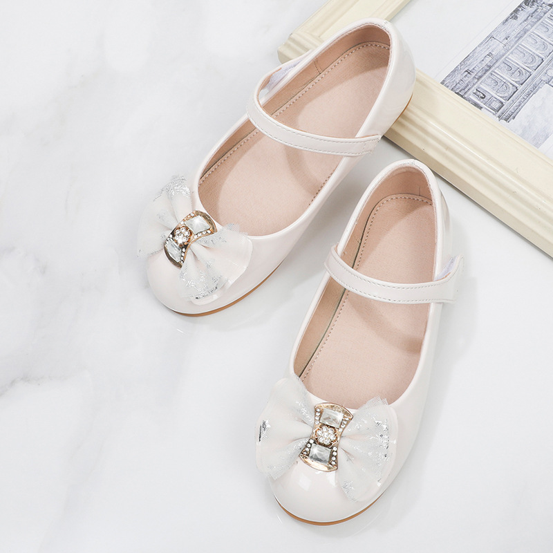 Zapatos de cuero negro para niñas 2024 primavera nuevos zapatos de princesa para niños medianos y grandes zapatos de rendimiento de moda para niños zapatos de estudiante para niñas bebés