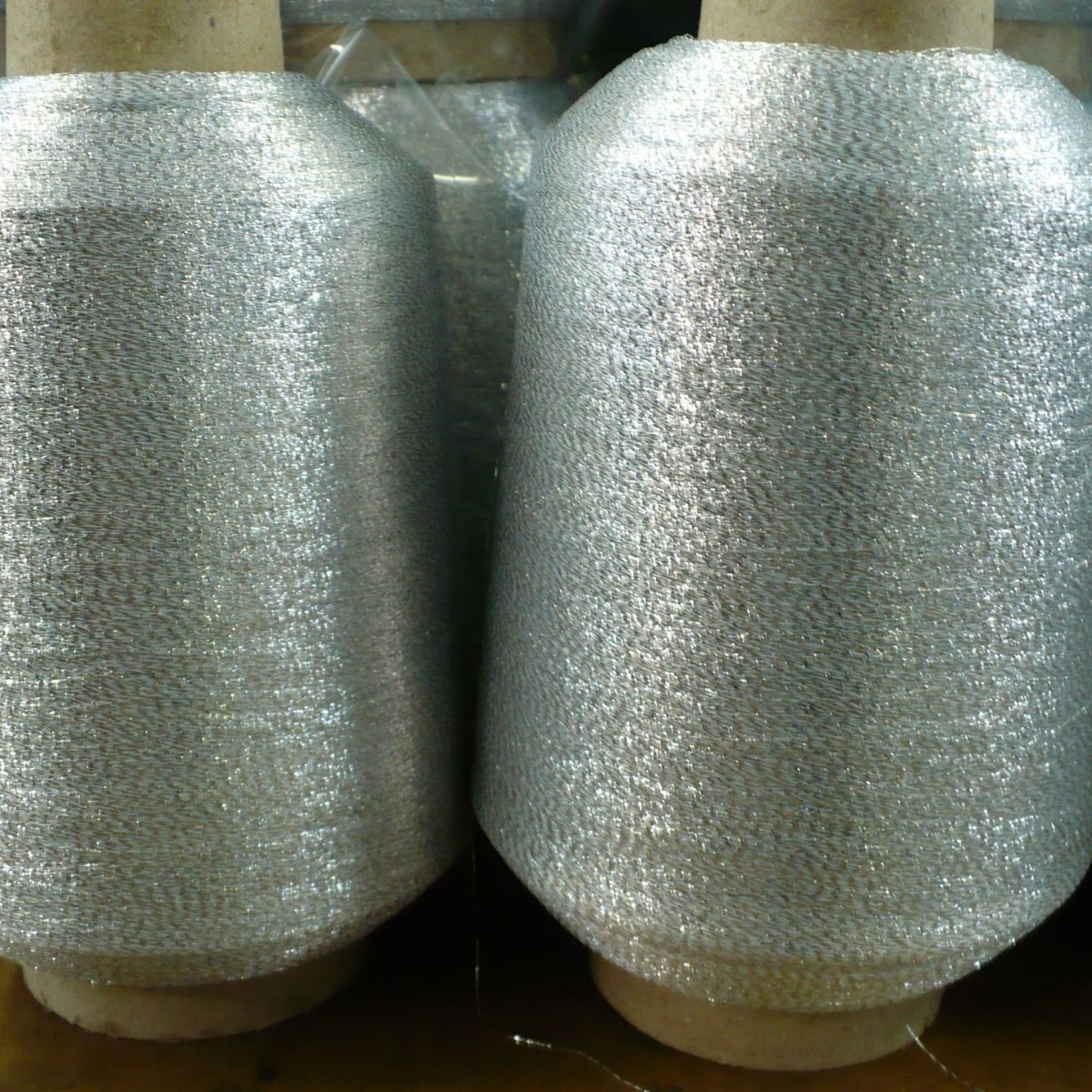 2条150D涤纶纱拧股金银红蓝绿紫黑葱丝片刺绣面料用底线经纬线