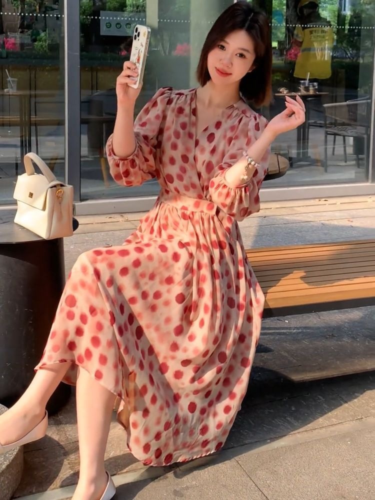 Đầm maxi nữ V cổ thắt eo chấm bi phong cách dịu dàng mùa hè 2026 — Đầm Red Wave Dot chi tiết 7