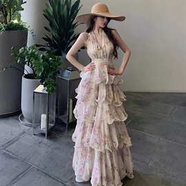 2026法式新款度假风碎花挂脖连衣裙女夏季收腰显瘦蛋糕中长裙子潮