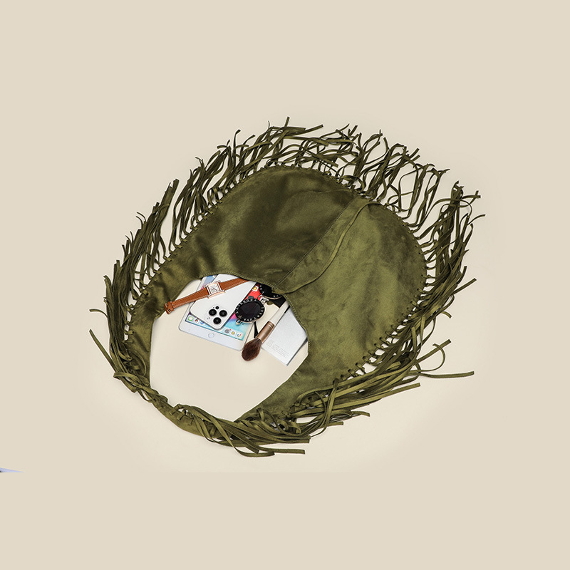 Bolso de mujer de un solo hombro de tendencia de media luna de borla de gran capacidad Bolso de bola de masa retro de terciopelo de piel de venado de mensajero simple casual