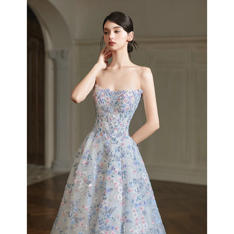 Đầm maxi nữ thêu hoa xanh cổ yếm dáng công chúa — Màu ảnh