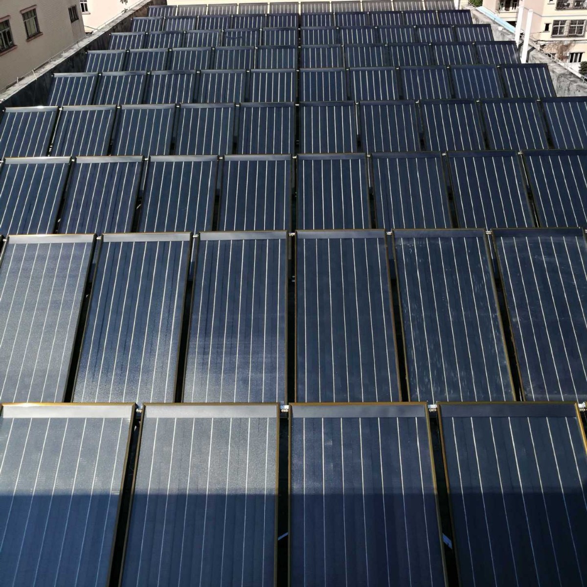 供应商用黑膜蓝膜整板太阳能集热板平板太阳能集热器制热供暖专用