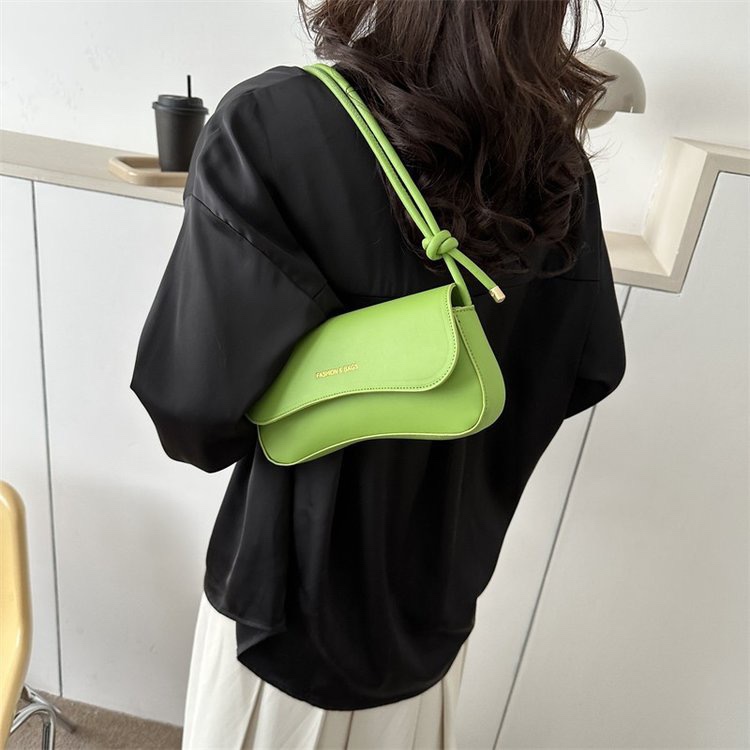 Bolso de diseño de nicho para mujeres 2024 verano nueva moda moda popular mochila de hombro bolso de hombro de viaje casual bolso de brazo