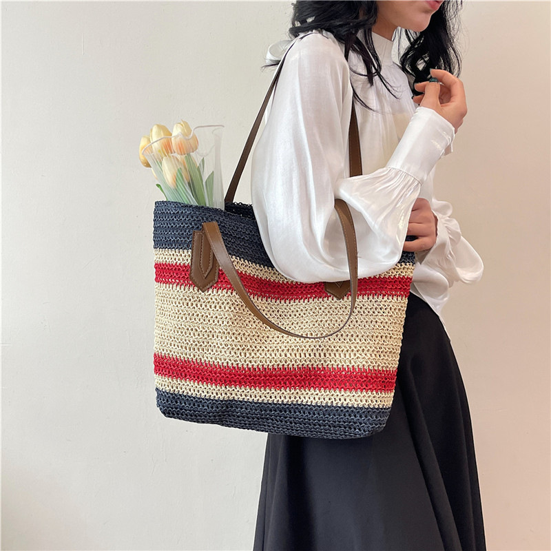 Wholesale of new straw woven bags for Spring 2025, large-capacity cross-border trendy and fashionable tote bags, casual commuting underarm bags undefined