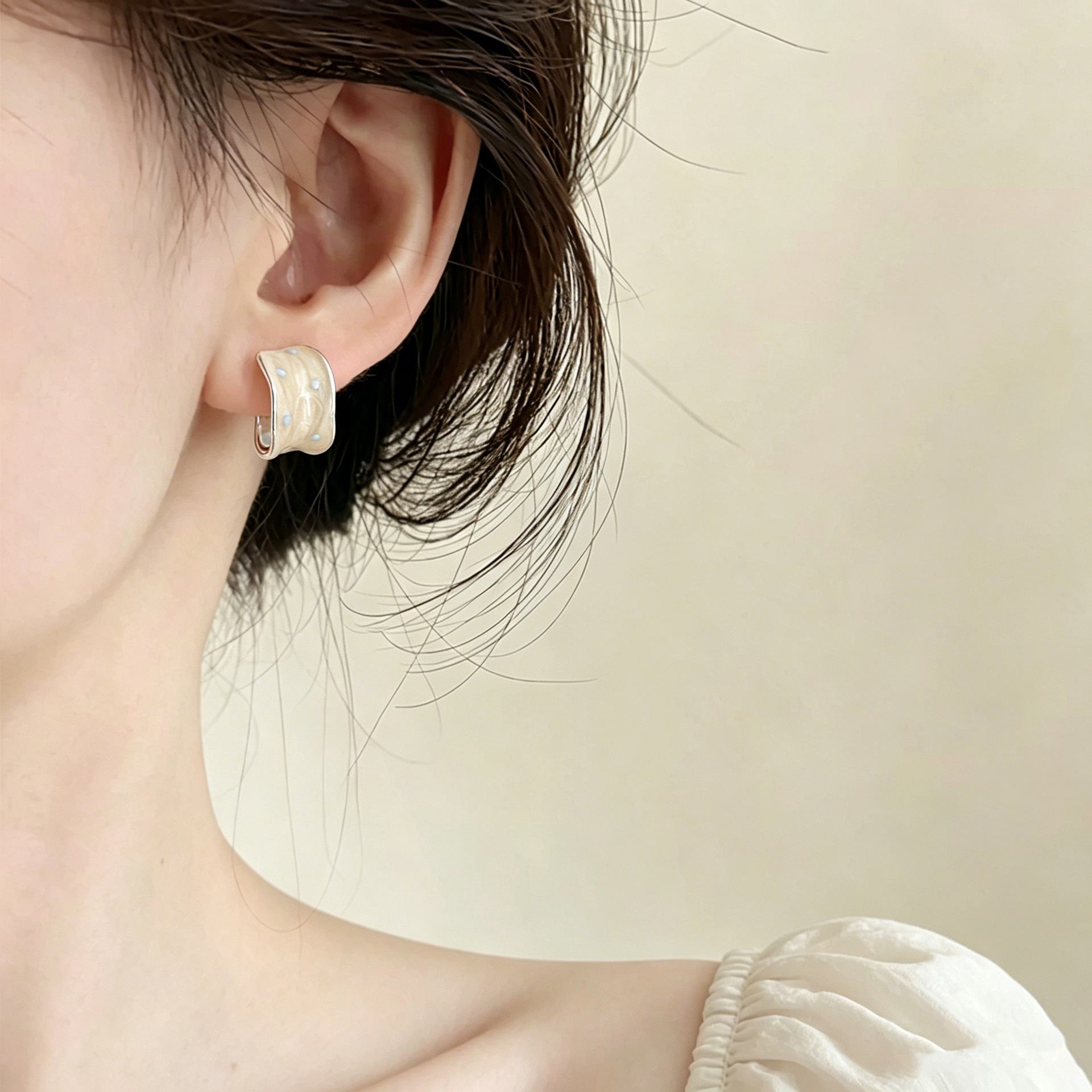 EA2327 white