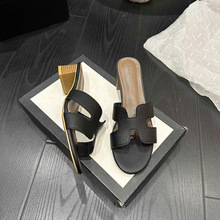 仙女风拖鞋女夏外穿2025新款韩版一字拖平底百搭沙滩鞋凉拖女批发