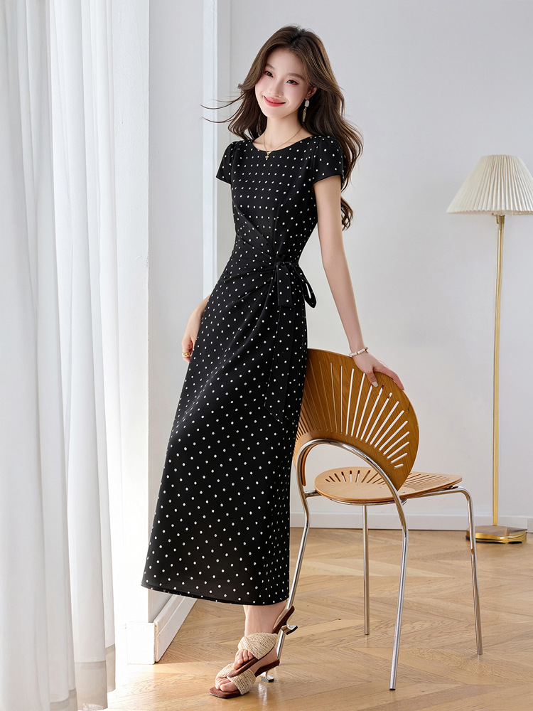 Đầm maxi nữ thắt eo tay ngắn họa tiết chấm bi phong cách nghỉ dưỡng — màu đen, màu trắng