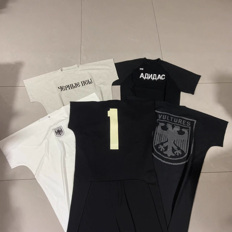 Yeezy Kanye Kanye American High Street Vultures Surrounding Joint Ware High Street ins Men's and Women's Short Sleeve T-Shirt Yeezy Kanye Kanye American High Street Vultures Surrounding Joint Ware High Street ins Men's and Women's Short Sleeve T-Shirt