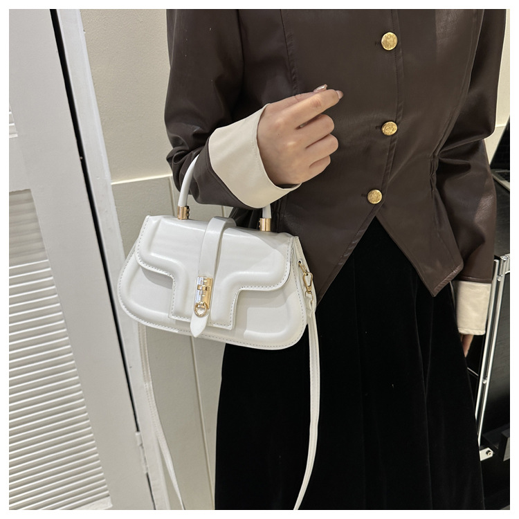 375g Weight Magnetic Buckle Closure Type Single Shoulder Strap Strap Type Square Bag Bags Type Casual, Shopping Occasion Pu Leather Material Solid Color Pattern All Seasons Season Women's Gender Vintage Style, Classic Style Style Square Shape Medium Size Women's Medium Pu Leather Solid Color Vintage Style Classic Style Magnetic Buckle Square Bag 10
