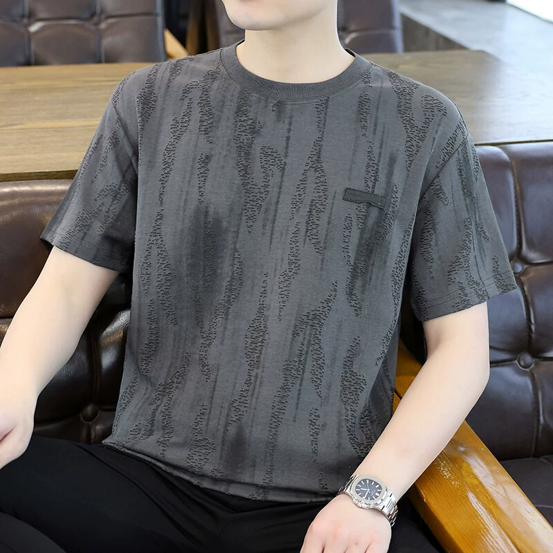 2025 Гонконгский стиль молодежный узор коры обожженный жаккард круглый вырез короткий рукав рубашка летняя новая модная короткая 0108