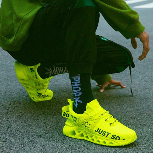 2025 Cross-border Men's Shoes New Couple Sports Shoes Breathable Flyknit Casual Shoes Large Size Blade Outdoor Running Shoes for Men