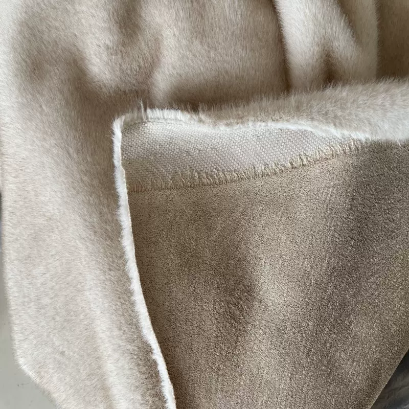 仿貂毛复合布仿狐狸毛仿獭兔毛绒布全涤羊毛一体坎肩服装原料布匹