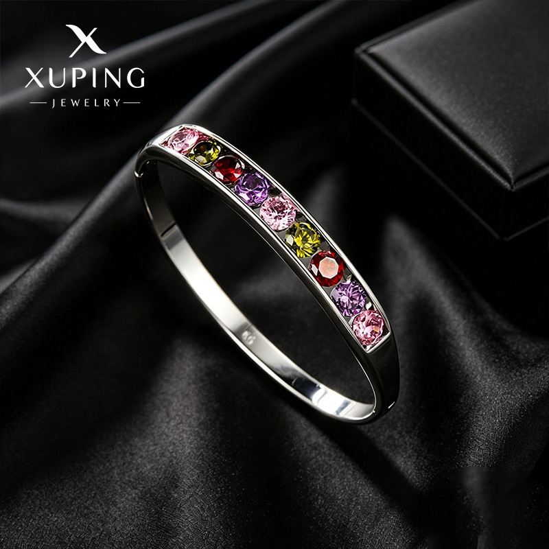 Xuping joyería nueva aleación galvanizada blanco incrustado color zircon temperamento de moda pulsera de mujer joyería personalizada
