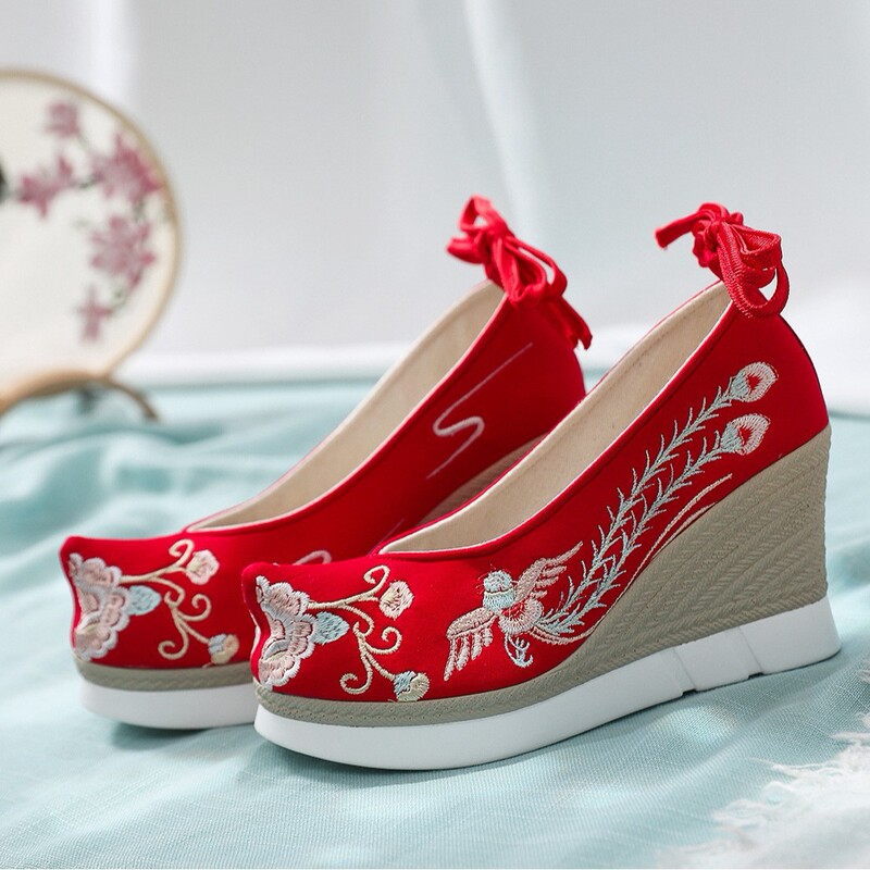 Lutai Xin's New Style Old Beijing Cloth Shoes for Women, Embroidered Shoes with Thick Heels, Shallow Mouth, Ethnic Style, Retro Improved Hanfu Cloth Shoes