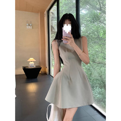 小个子甜美短裙女夏季新款收腰显瘦设计感纯色无袖背心气质连衣裙