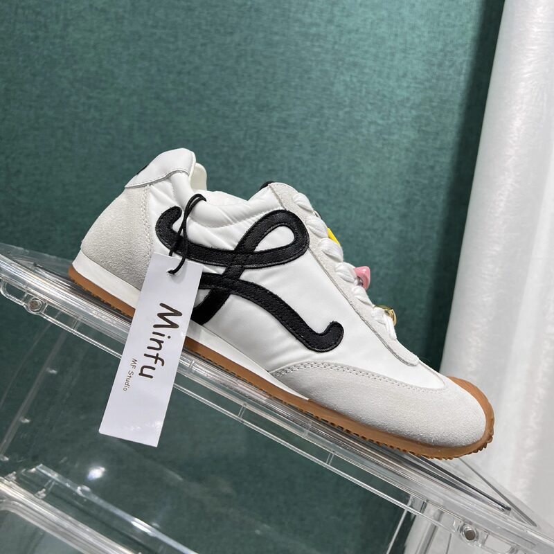 2025 New Model Genuine Leather Waffle-Style Sneakers with Thick Soles and Hidden Height Increase, Sports Casual Shoes, German Training Style, All-Season Single Shoes for Women