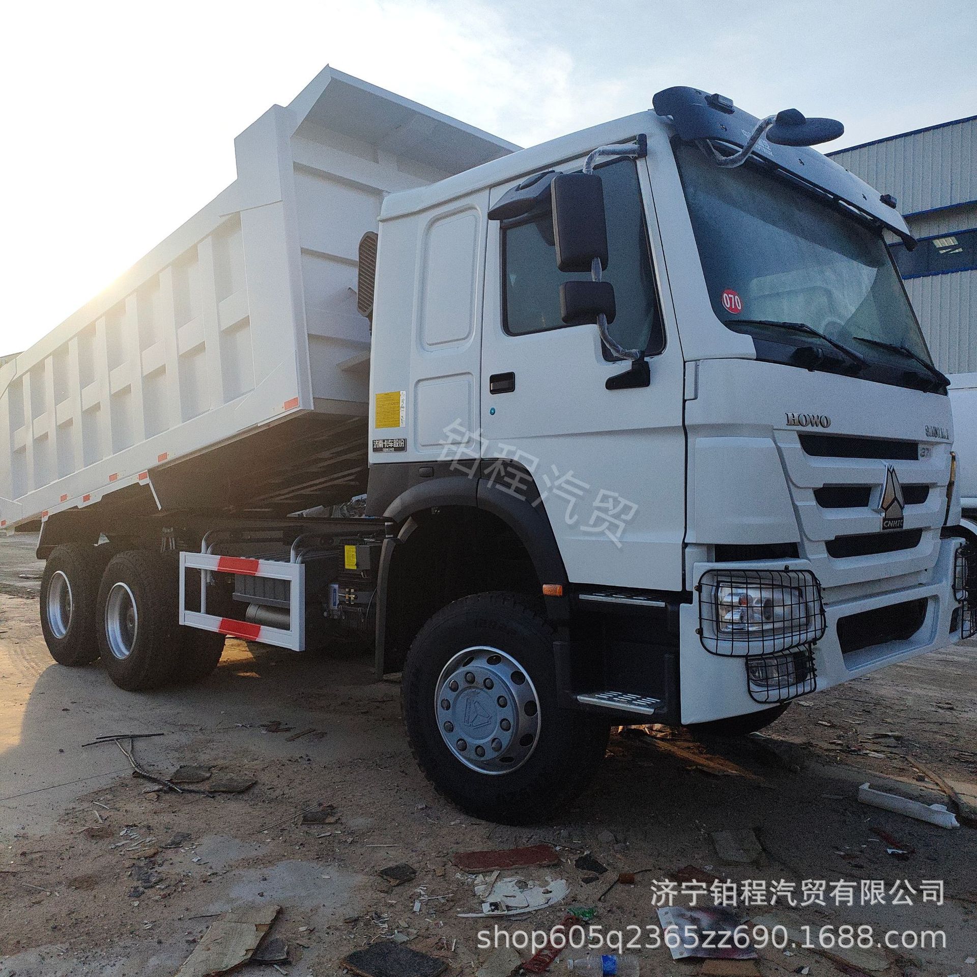 Export cross-border brand new Sinotruk Howo 6*4 dump truck, 400 horsepower, rear-tipping muck truck for mining areas