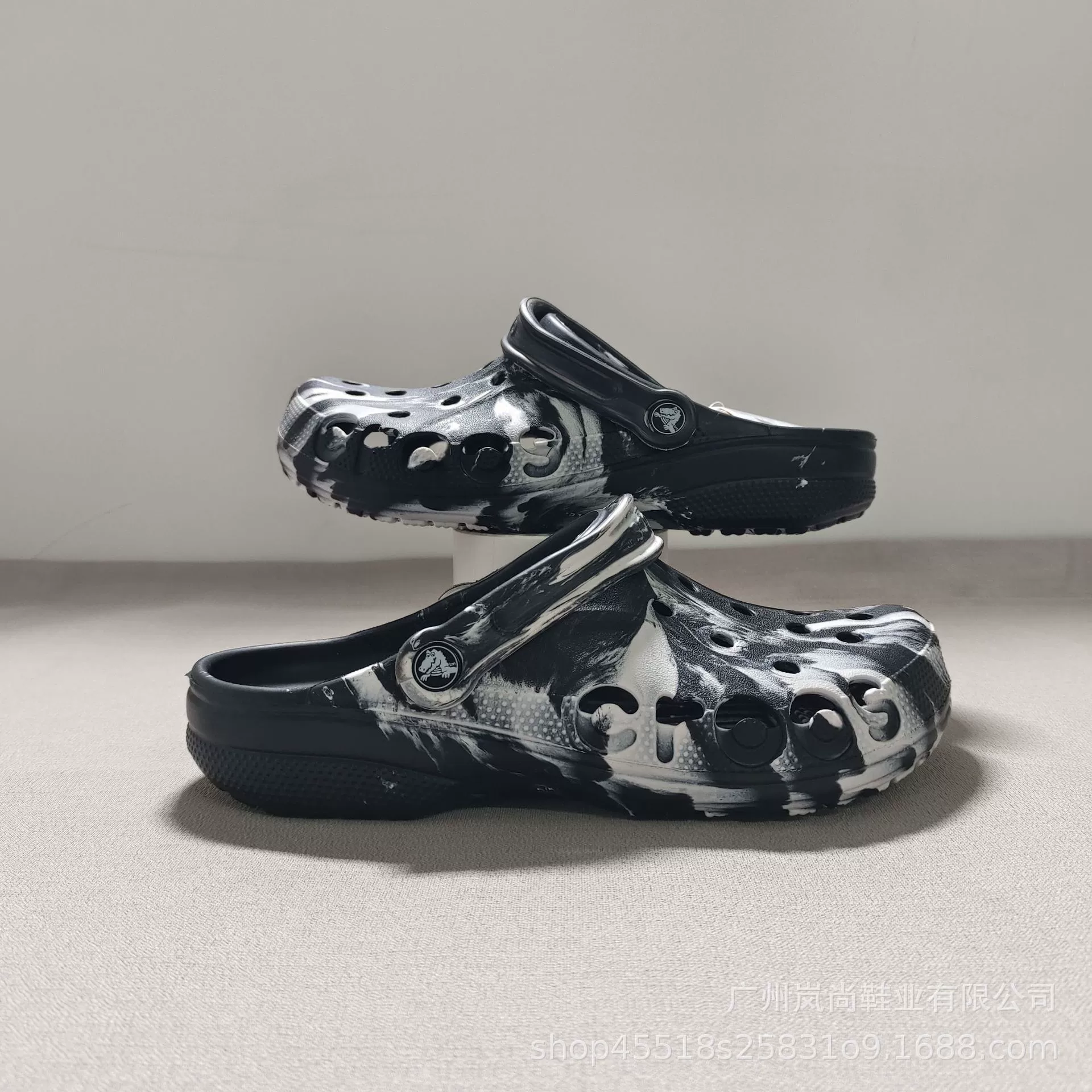 Новые качественные Crocs для взрослых, классная уличная пляжная обувь для мужчин и женщин, сандалии и тапочки для ленивых.