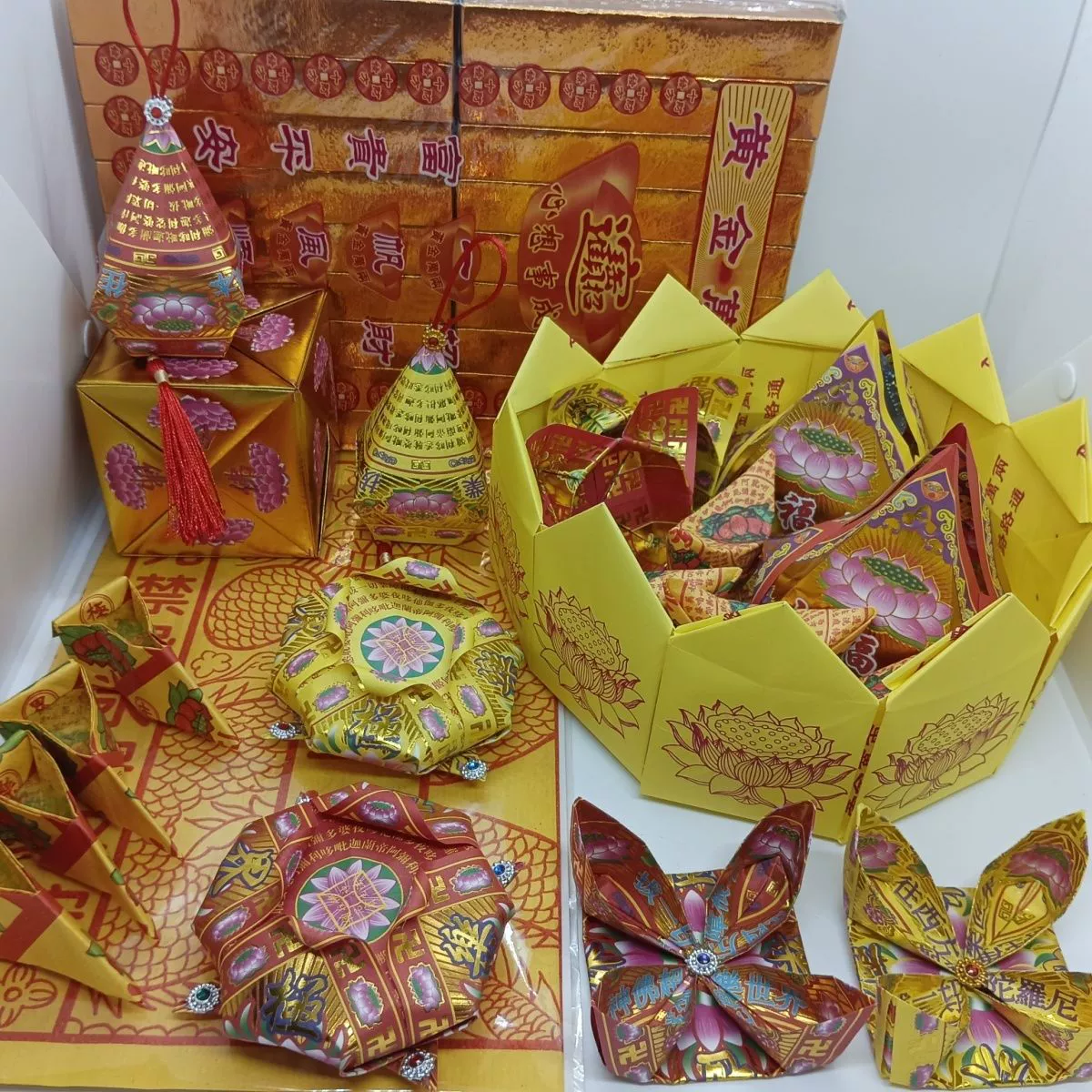 Бумажные горящие припасы, общие маленькие питомцы, дань годовщина кремации