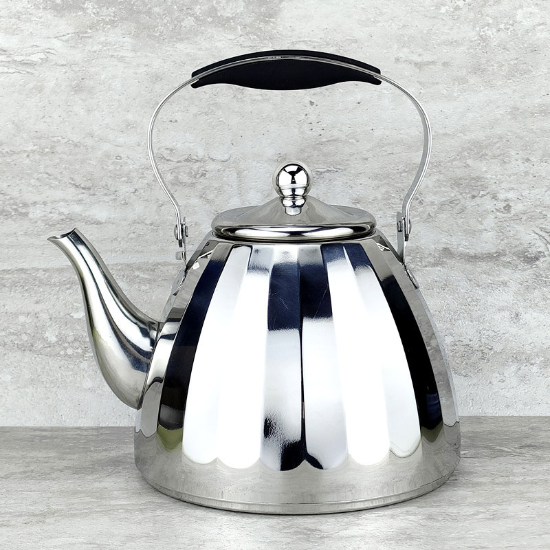 Tetera de acero inoxidable con estilo bohemio, ideal para té y restaurantes