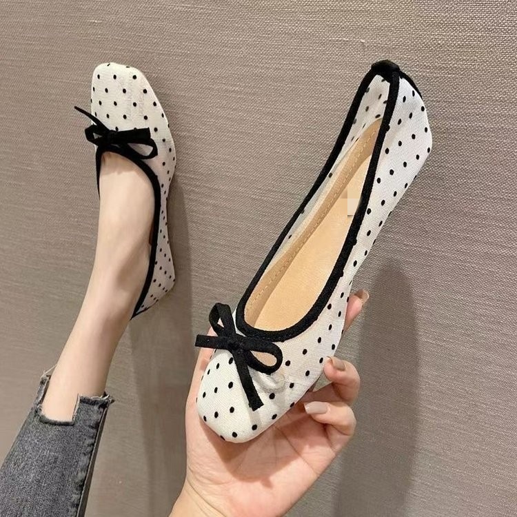 Zapatos de cabeza cuadrada, zapatos de soja de mujer, verano de 2026 nuevos puntos de onda, zapatos de malla transpirables, zapatos de arco superficial con suela suave