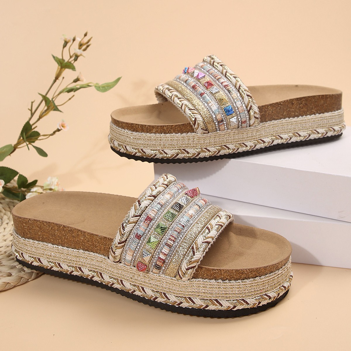 Transfronterizo 2025 comercio exterior nacional fondo grueso una zapatilla de zapatillas europeas y americanas zapatillas de playa una palabra en stock