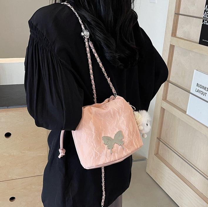 Bolso de verano para mujeres 2025, nueva moda de alta sensación de nicho de diseño de cadena de bolso de moda bolso de cubo