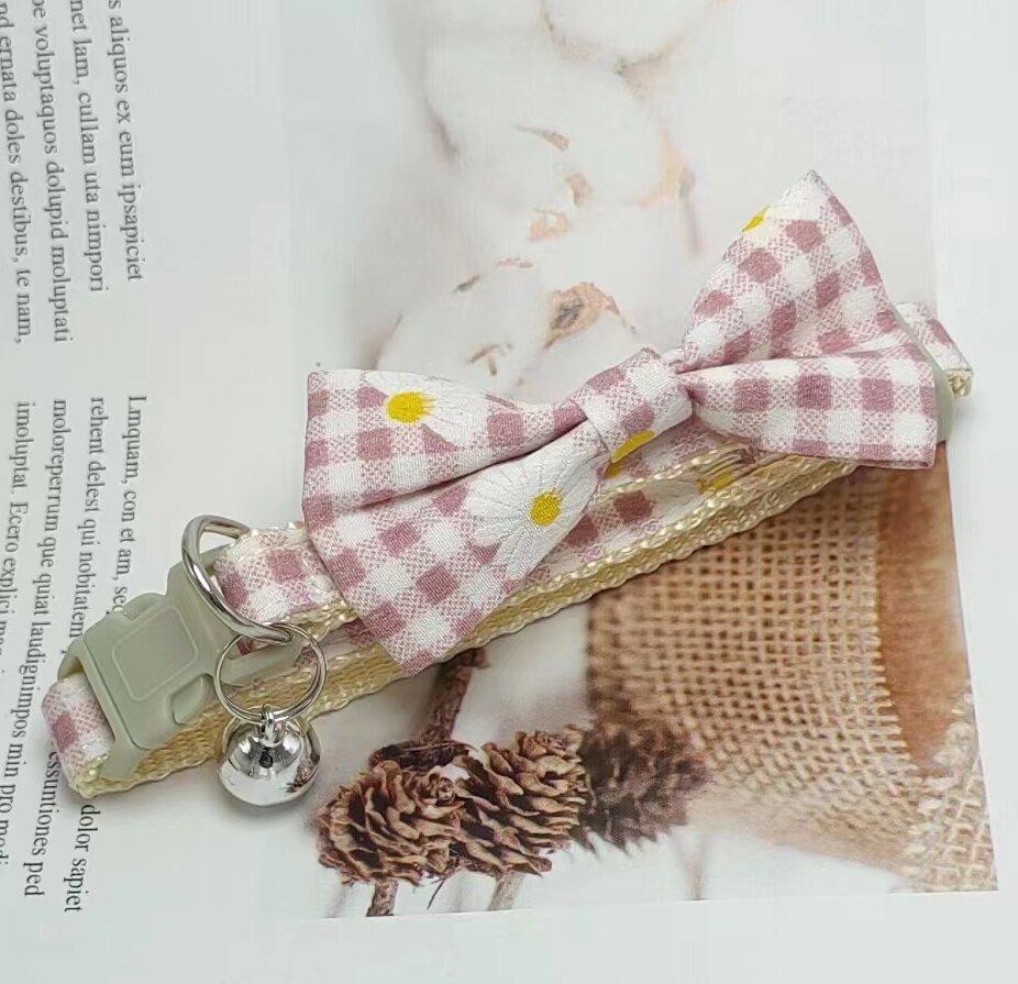 Collar de mascotas pequeño perro cuadrícula pequeña campana de crisantemo collar gato arco nuevo fabricante transfronterizo ahora