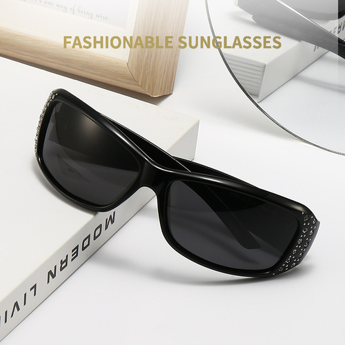 New European and American-style polarized sunglasses, vintage-inspired fashion diamond-studded shades for women—classic eyewear frames available wholesale from foreign markets, model HC010
