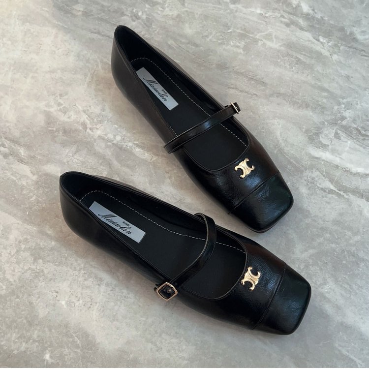 Zapatos Retro Francés Marie Zapatos de cabeza cuadrada con una boca superficial Otoño 2025 nuevos zapatos de cuero suave con suela plana para mujeres