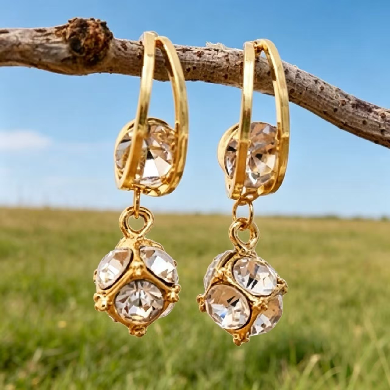 European and American Light Luxury French-Style Exquisite and Versatile Jewelry, Creative and Elegant Diamond-Encrusted 3D Cube Earrings Wholesale Direct from the Factory