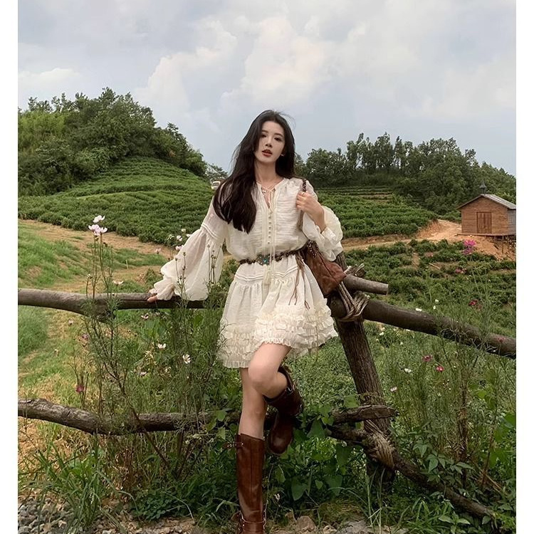 波西米亚度假风杏色灯笼袖连衣裙早秋氛围感甜美初恋系带V领短裙|undefined