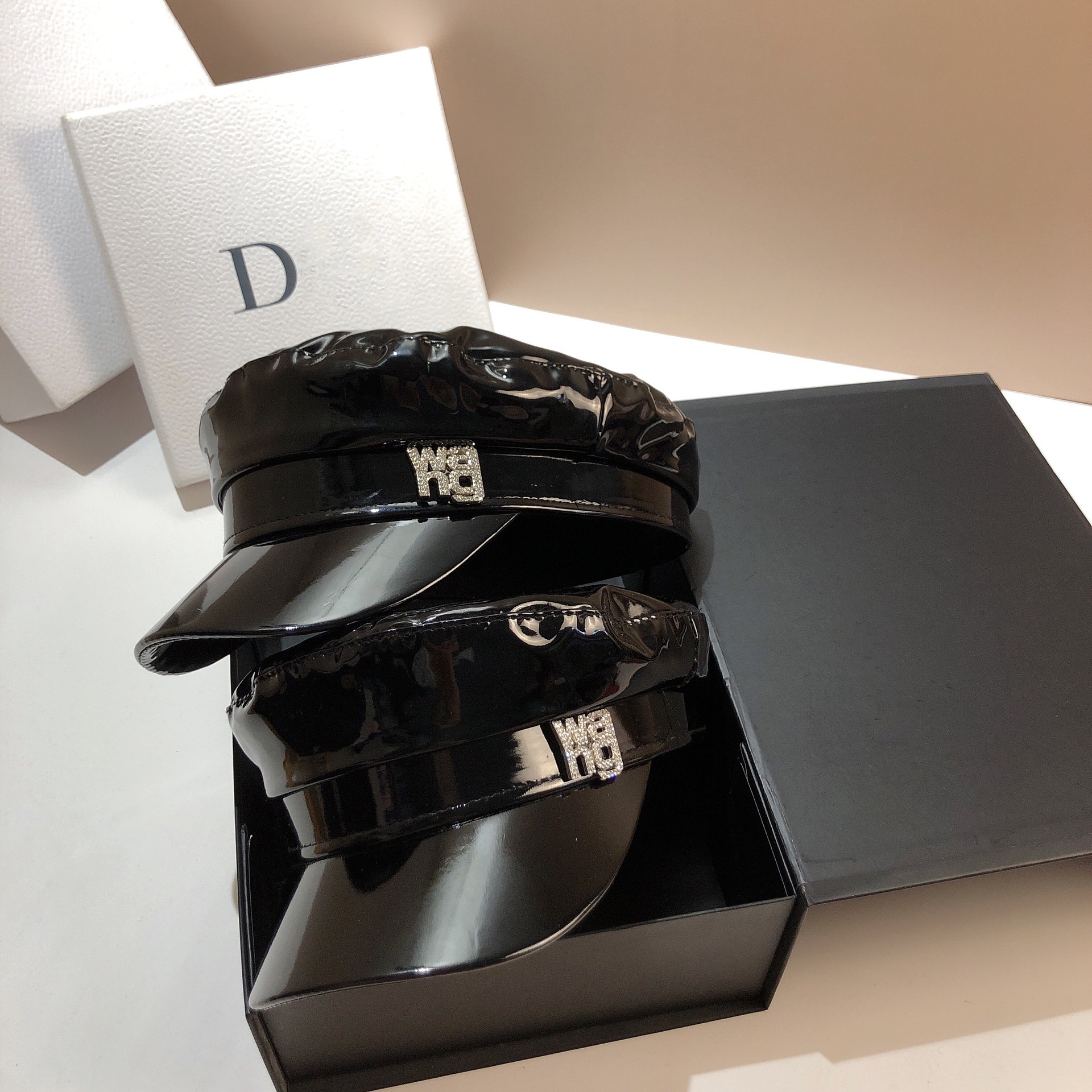 Chapeau de journal en cuir brillant de la marine, à la mode en Europe et aux états-unis, tout noir, en PU, octogone coréen, nouvelle collection automne et hiver_voghion.com