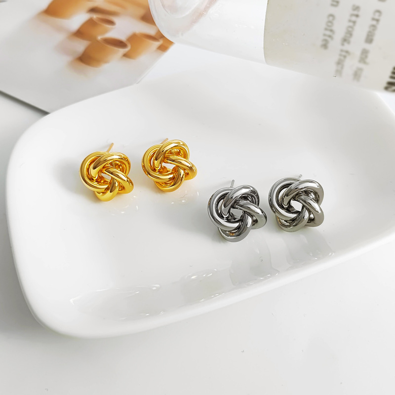 Retro Flower Copper Plating Ear Studs 1 Pair display picture 1